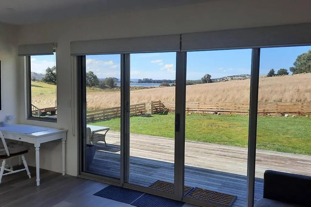 Private Getaway Close To Clifton Beach Hobart